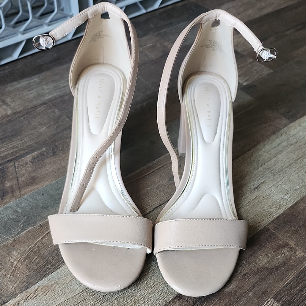 Kelly & Katie Wide Sandals